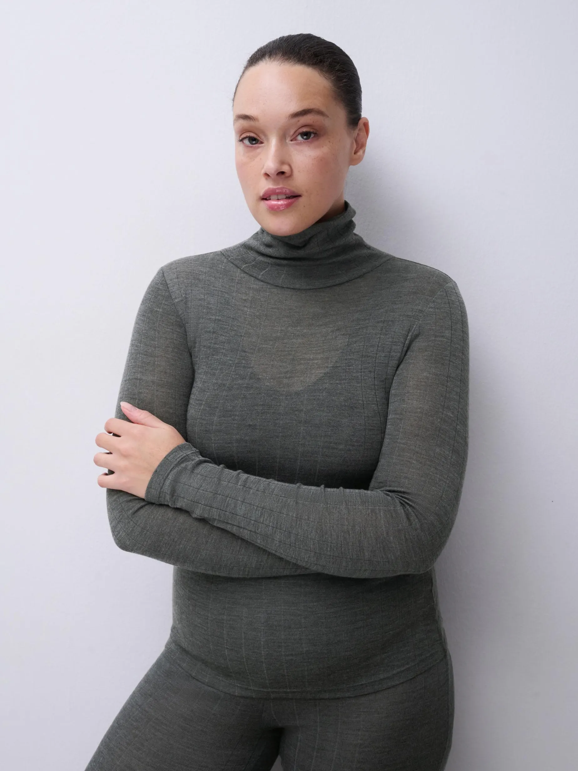 Rullekravebluse med langt ærme - merinould og silke - Slate Grey